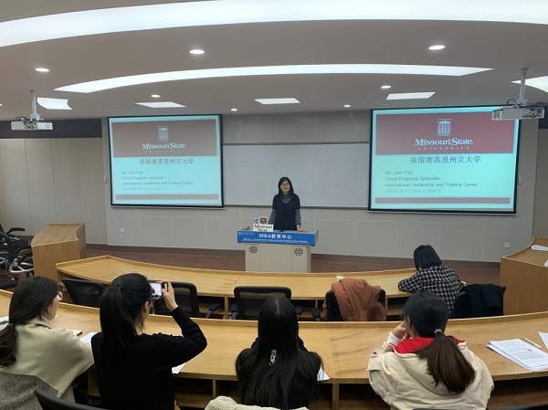 d2e78740a7e248e995c59034e1249ef8.jpg 1院长助理牛荣副教授进行动员讲话.jpg